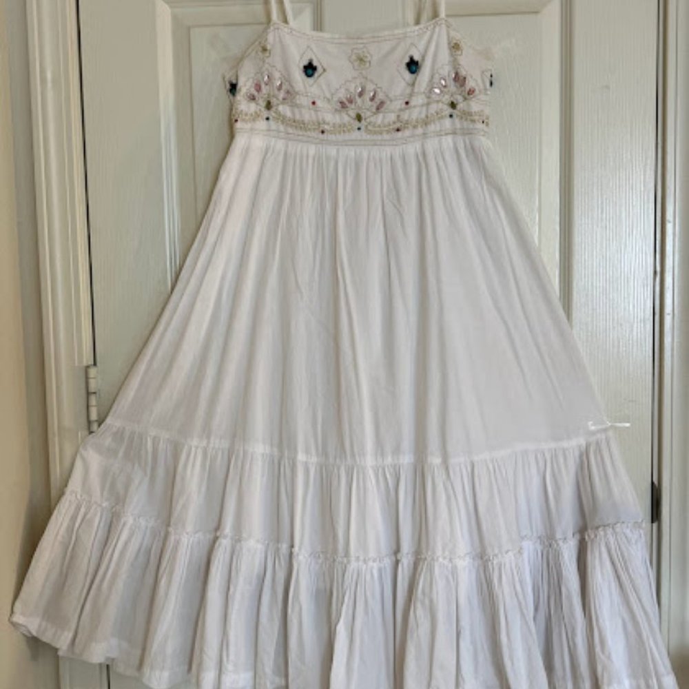 Women white with beans/sequins/crystal/embroidery sleeveless long / maxi dress